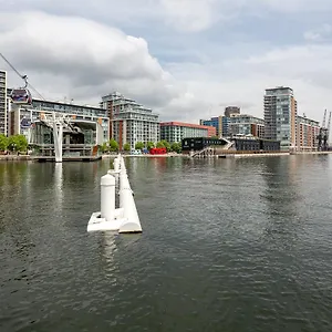 Apartment Royal Docks Penthouse, London